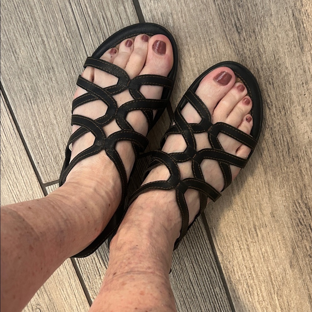 B.O.C. Born Women’s Black Strappy Comfort Sandals Size 9 - Picture 2 of 10